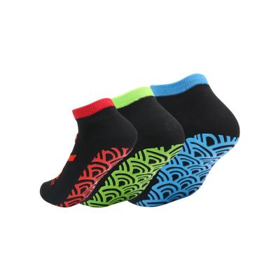 China Custom Breathable Wholesale Sport Trampoline Socks Grip Booties Kids Children Adults Men Women Non Slip Anti-Slip Trampoline Jump Grip Sock for sale