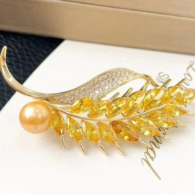 China New Product Classic Crystal Vintage Flower Freshwater Pearl Rhinestone Brooch Pin With Pin Brooches for sale