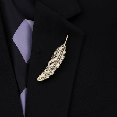 China Europe/USA Lapel Pin Maker Fashion Alloy Leaf Feather Men Brooch Pin Custom for sale