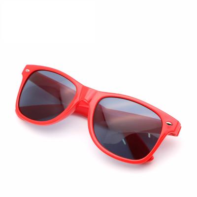 China Cheap promotion custom classic unisex sunglasses fashion sunglasses logo promotional sunglasses for sale