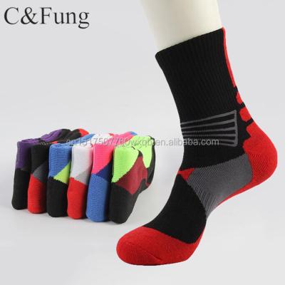 China Custom Breathable Elite Logo Compression Sports Cotton Socks Wholesale Basketball Socks Men for sale