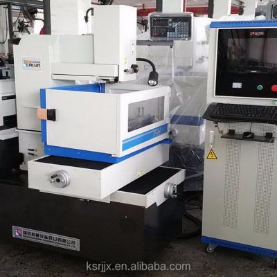 China 2018 New product factory directly big tape/angle small size cnc wire cut edm machine en venta