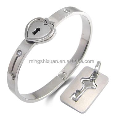 China CLASSIC Steel Key Lock Heart Lock Couples Jewelry Set Couples Bracelet &Pendant for sale