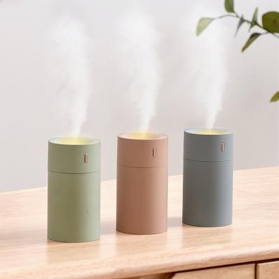 China 2022 Hot Selling Mini Car Diffuser Humidifier OEM Product USB Rechargeable Colorful Humidifier From Car Factory for sale