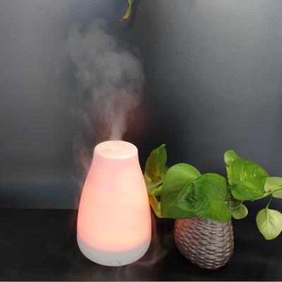 China 140ML Car Led Lightweight Portable Aceites Difusor De Fragancia, Al Por Mayor Difusor De Aromaterapia, Humidificador Y Difusor De Aromas for sale