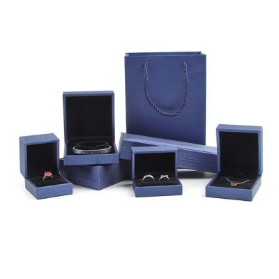 China Newest Rui KaiLi 2021 Luxury Flannel Jewelry Boxes Custom Packaging Jewelry Boxes for sale