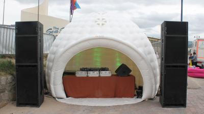 Chine Tente gonflable d'igloo de dôme portatif de glace pour des événements, en tant que tente de forme de salle de commande/boule de golf à vendre