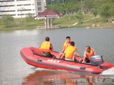 China Aufblasbares Rettungsboot PVC-Rumpf-8m mit steifem Aluminiumboden zu verkaufen