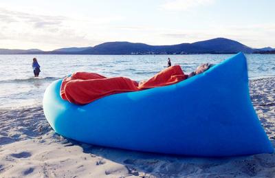 China Popular Blue Inflatable Air Sofa for beach , Waterproof air lay bag Hangout for sale