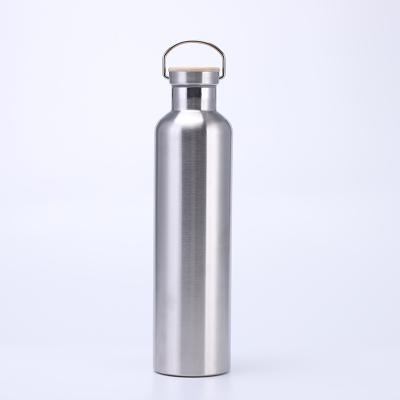 China Best Sustainable Double Wall 750ml Vacuum Insulated Water Bottle for sale