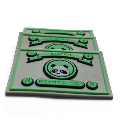 China Wholesale Attractive Cartoon Sustainable Embossed Garment Patch Rubber Silicon PVC Label For Bags Clothes en venta