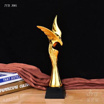 China Europe Cup Trophy Gold Plated Sports Award Cup Eagle Shaped Plastic Trophy for sale