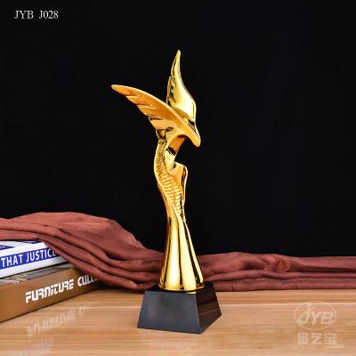 China Custom 2017 Europe Eagle Trophies Fashion Promotion Gifts Souvenir Logo Gold Resin Trophy for sale