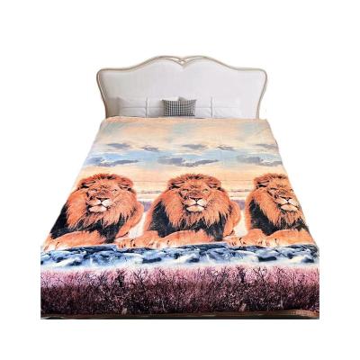 China Hot Sale Folded Customized Lion Design Print King Size Fleece Super Soft Flannel Polyester Shiny Animal Blanket for sale