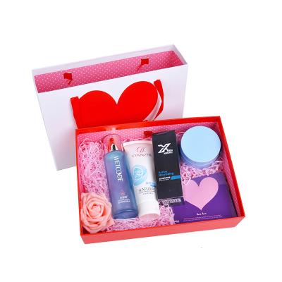 China Recyclable High Quality Logo Heart Pattern Pink Bridesmaid Drawer Customized Gift Box For Wedding for sale