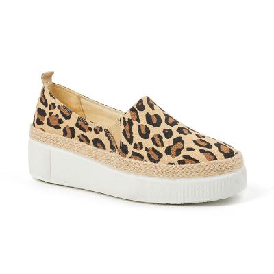 China Custom Canvas Platform Women Fashion Trendy Leopard Print Print Casual Walking Slip On Shoes for sale