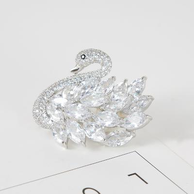 China 2021 Fashion Luxury Atmospheric Crystal Swan Brooch Brooch Korea Fashion Brooch Personality Coat Brooch for sale