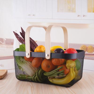 China New Sustainable Home Kitchen Modern Metal Wire Fruit Basket With Wooden Handle for sale