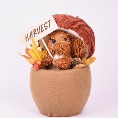 China Indoor Handmade Natural Straw Squirrel Fall Decoration For Party Indoor Decoration Fashion Harvest Decor for sale