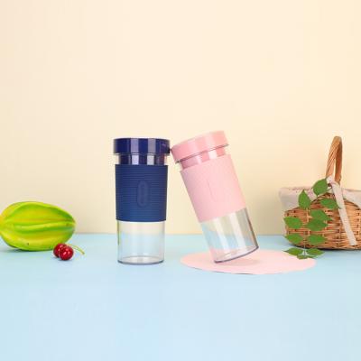 China Stainless Steel Blade Design Professional Easy Operation Travel Juicer Portable Personal Blender Mug for sale