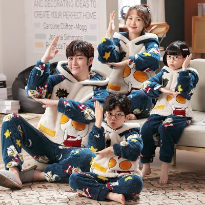 China New design QUICK DRY wholesale kids couples pajamas keep flannel warm luxury holiday wear sleep family matching pajamas for sale