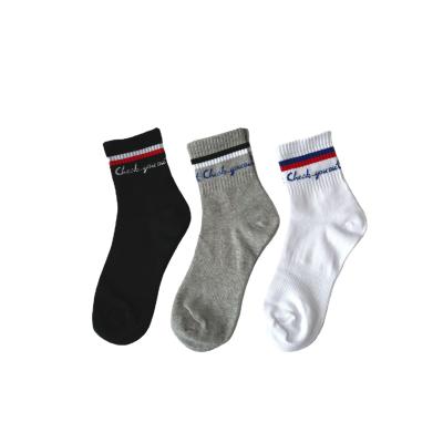 China Autumn New Cotton Ladies Sports QUICK DRY Knocks Striped Running Basketball Student Casual Socks for sale