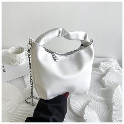 China Hot Selling Fashion Leather Cloud Shoulder Bag Shoulder Bag Crinkled Purses and Handbags for sale