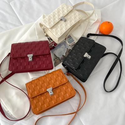 China New high quality women's bags summer fashion lattice small square bag pleating simple diagonal bag women for sale