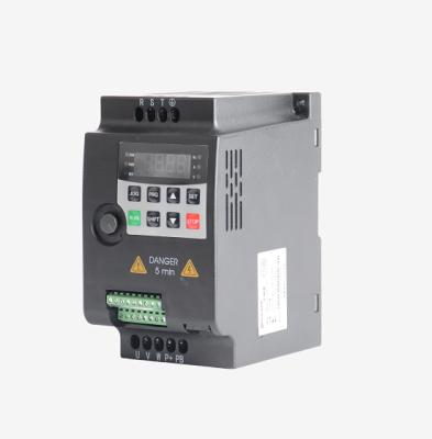 Chine Easy Frequency Inverter Drive 220V 1.5kw 2hp 3kva AC Industry Operation Single Phase To Three Phase Converter With LED Display à vendre