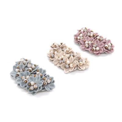 China Handmade Ladies Crystal Shoe Buckles Customized Color Special Cloth Material for sale