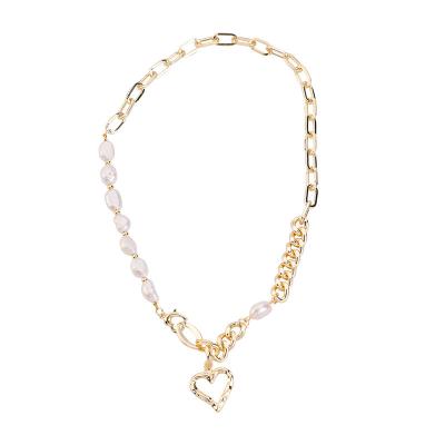 China CLASSIC Simple Retro Freshwater Pearl Heart Necklace Metal Women Spliced ​​Pearl Clavicle Chain for sale