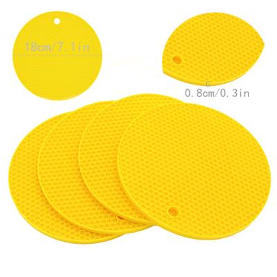 China Sustainable Household Non Slip Flexible Durable Heat Resistant Tripod Silicone Mat Silicone Pot Holder For Tableware for sale