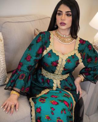 China Middle East Anti-static Ethnic Style Abaya Printed Embroidery Lace Mesh Robe Dubai Muslim Women's Dress for sale