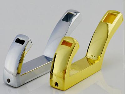 Cina Ganci del panno di progettazione semplice, hardware Shinning di Accressories del bagno dello scaffale di asciugamano dello zinco di Bathrom dei ganci di cappotto dell'oro in vendita