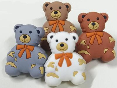 China O plástico macio do urso cinzento caçoa os botões brancos do armário do PVC dos botões decorativos da mobília do quarto das crianças dos botões da mobília à venda