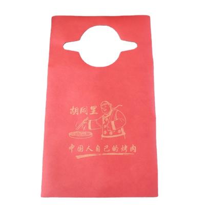 China Custom Disposable Drinks / Food Restaurant Use Nonwoven Cloth Apron Bib for sale