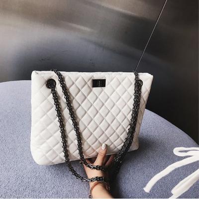 China Classic Fashion Handbags PU Leather Women Tote Bag Big Mom Shopping Handbag Chain Waterproof Bag for sale