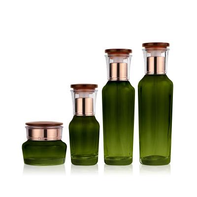 China Chinese cosmetic factories sell glass bottle cosmetic sets and gold plastic caps for sale