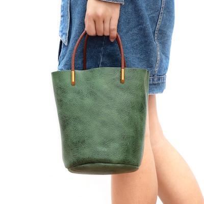 China PORTABLE Custom Casual Light Shoulder Tote Bag Large Capacity Female Genuine Leather Handbags For Women for sale