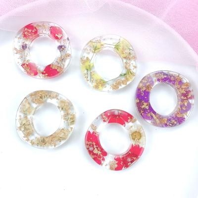 China Decoration.Souvenir.Gifts.Bag English alphabet glitter Dried Flowers  Resin key chain 26 English Letters Dried Flower Glitter Resin letters custom for sale