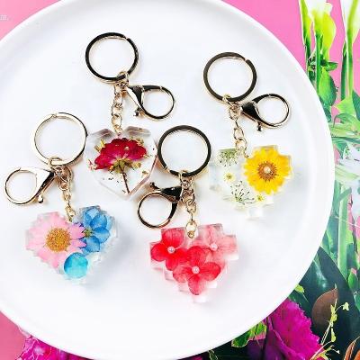 China Metal 2022 new transparent resin glitter drop glue all hand-made true flower love-shaped key chain for sale