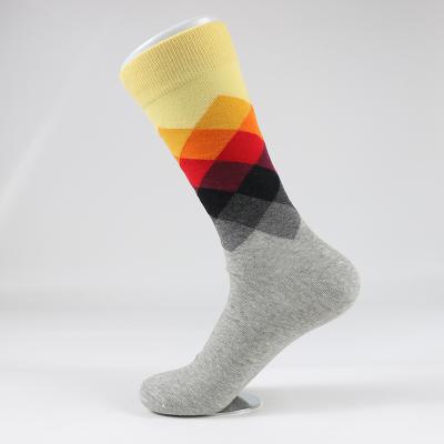 China Anti-foul Quality Quick-drying Nice Pattern Sweat-absorbent Mens Tube Customized Mens Cotton Winter Socks for sale