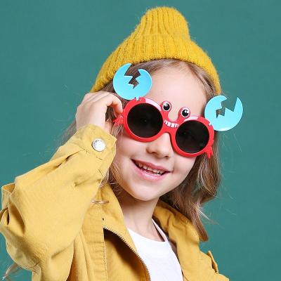 China 2021 New Eyewear Trade Design Crab Shape Flip Up Silicone Polarized Sunglasses For Kids for sale