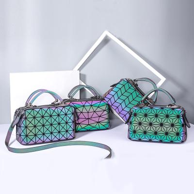 China Latest Diamond Pattern Shiny PU Fashion Women Bag Shoulder Bag Rhombus Variable Geometric Folding Handbag for sale