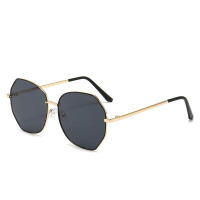 China Fashion sunglasses 2022 newest fashion sunglasses wholesale metal sunglasses unisex square frame sunglasses for sale