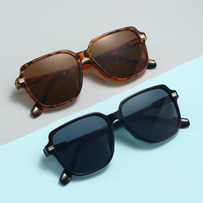 China Wholesale square 2022 women sunglasses cheap frame luxury sunglasses for women oversiazed sunglasses for sale