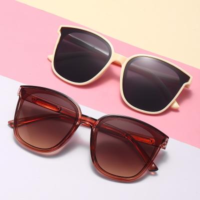 China Fashion Sunglasses Made Custom PC UV400 Multiple Color High Fashion Men And Women Cheap Promotional Sunglasses for sale