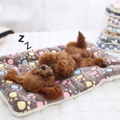 China Breathable Luxury Super Warm Dog Sofa Blanket Flannel Print Pet Bed Cushion Pet Bed Soothing Covering Mat for sale