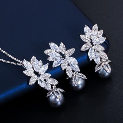 China Pearl Jewelry SetBridal Wedding Jewelry Sets For Women Green Crystal Silver Color Tear Drop Jewelry Necklace Set for sale