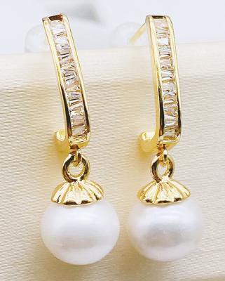 Китай Elegant Earring for Women Gold Color with Big Round Pearl Earring Classic Jewelry Valentine's Day Gift Pearl Earring продается